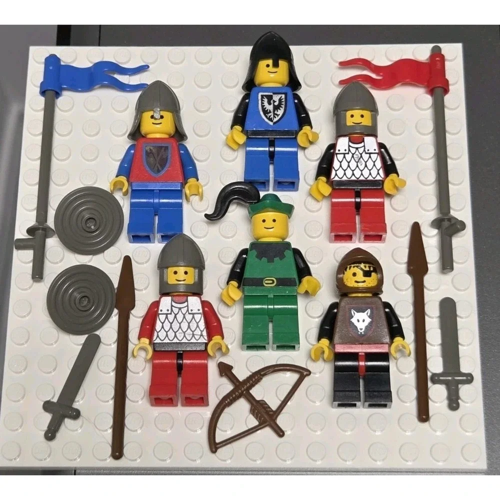 Vintage LEGO Knight Castle Forestmen Wolfpack Minifigures Minifig Weapon Shields
